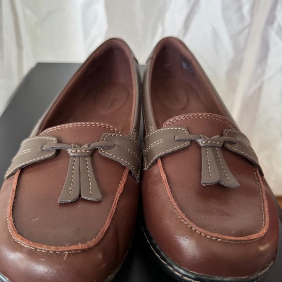 Clarks - Picture 3 of 4